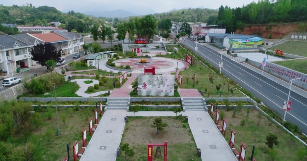 “廉心共守 初心同筑”  ---九州官网登录入口赴王屋镇桃花洞村开展廉政主题党团建活动